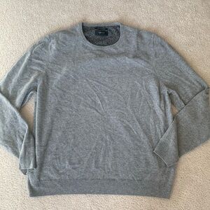Men’s gray cashmere crew neck sweater